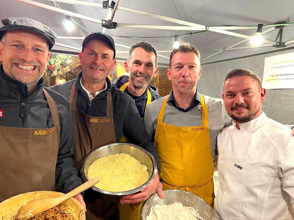 Käsknöpfle für den guten Zweck im Palast Stadt Hohenems