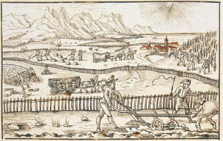 Landwirtschaftliche Arbeit mit Pflug und Wagen im Hintergrund, Berge und Dorf